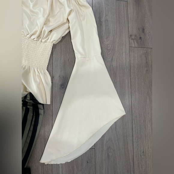 Pre-Owned Petite Pirate costume. Size XS - Picture 6 of 6